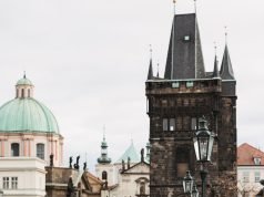 Prag’da Unutulmaz Bir Düğün Fotoğrafçılığı Atölyesi Oluşturmak: 3 Günlük Bir Uzmanlık Sınıfı Planı