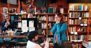 Kitapçıda Sürpriz Evlilik Teklifi: Edebiyat Severler İçin