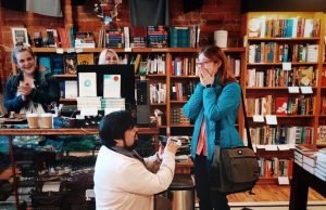 Kitapçıda Sürpriz Evlilik Teklifi: Edebiyat Severler İçin