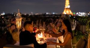 Paris’te Bir Akşam: Romantik Şehirde Evlilik Teklifi